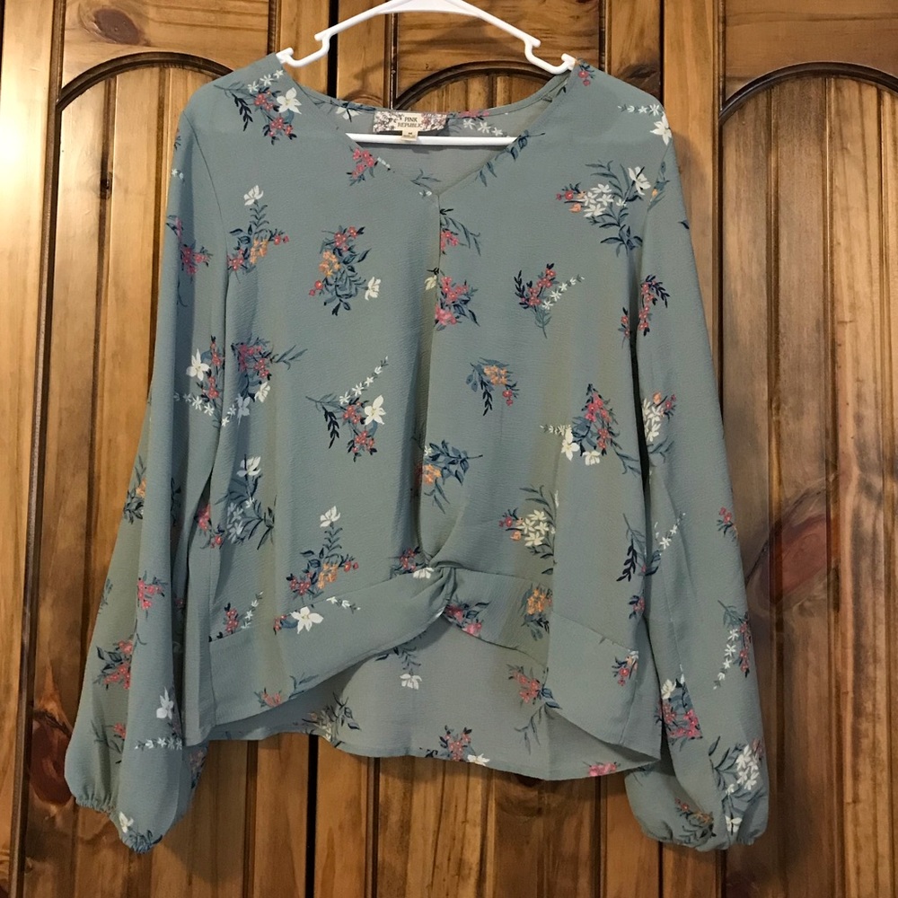 NWOT Juniors Pink Republic floral blouse size M